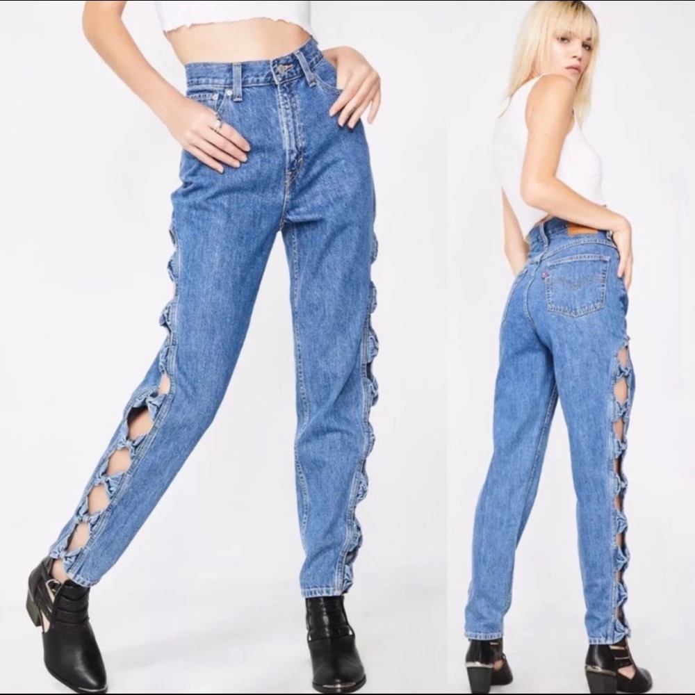 Levi’s Mom Jeans Bow side high rise size 26